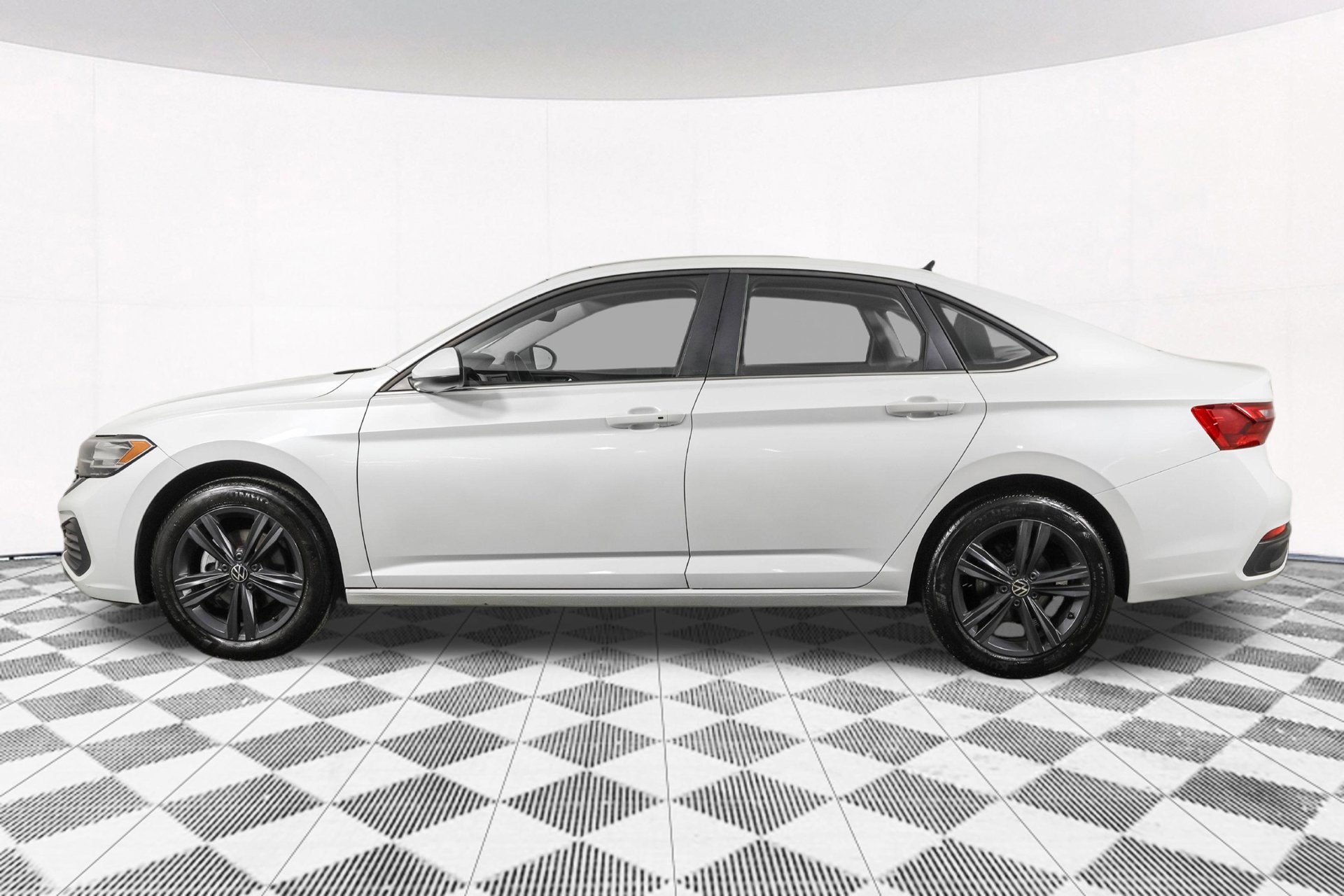 Used 2024 Volkswagen Jetta SE w/ Panoramic Sunroof Package FWD image 22