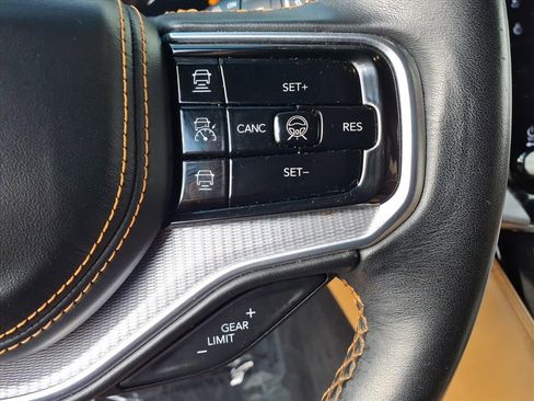 Used 2022 Jeep Grand Wagoneer Series III image 11