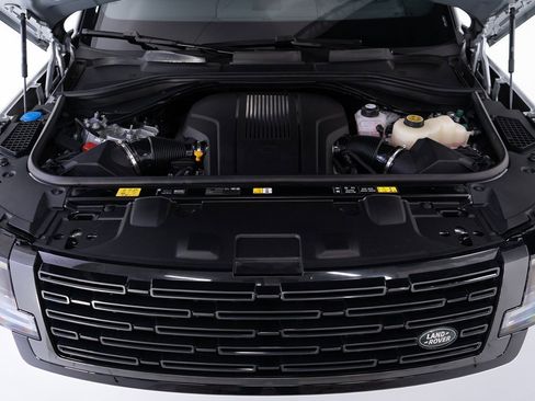 Used 2025 Land Rover Range Rover SE image 45