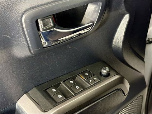 Used 2018 Toyota Tacoma TRD Sport w/ Technology Package image 18