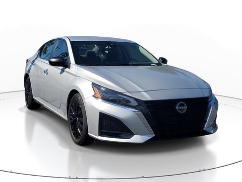 Used 2025 Nissan Altima 2.5 SV FWD image 1