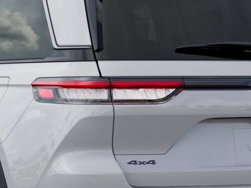 New 2026 Jeep Grand Cherokee Altitude AWD/4WD image 11