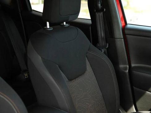Used 2023 Jeep Renegade Latitude AWD/4WD image 47
