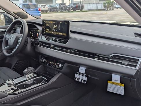 New 2026 Mitsubishi Outlander SE image 27