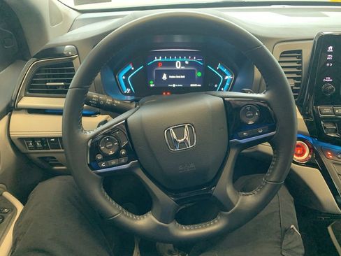 Used 2024 Honda Odyssey Touring image 4