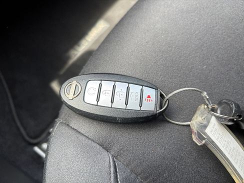 Used 2025 Nissan Altima 2.5 SV FWD image 21
