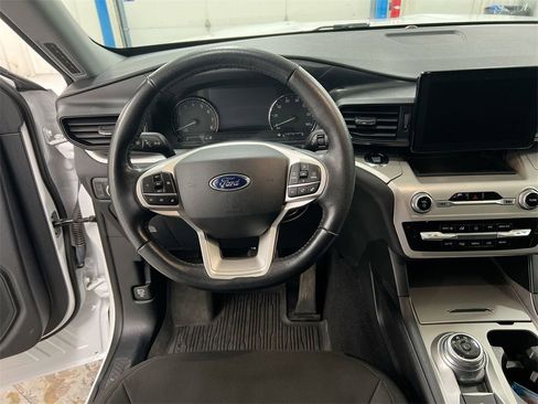 Used 2021 Ford Explorer XLT image 19
