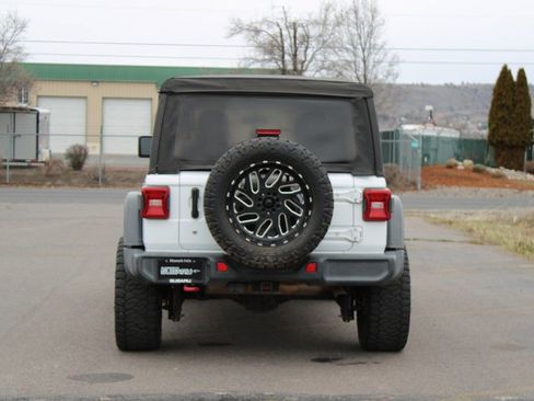 Used 2018 Jeep Wrangler Unlimited Rubicon image 4