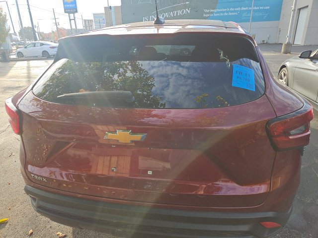 Used 2024 Chevrolet Trax LS w/ LS Convenience Package FWD image 4