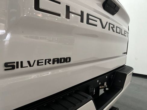 Used 2020 Chevrolet Silverado 1500 Custom w/ Custom Value Package RWD image 12