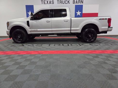Used 2019 Ford F250 Lariat image 1