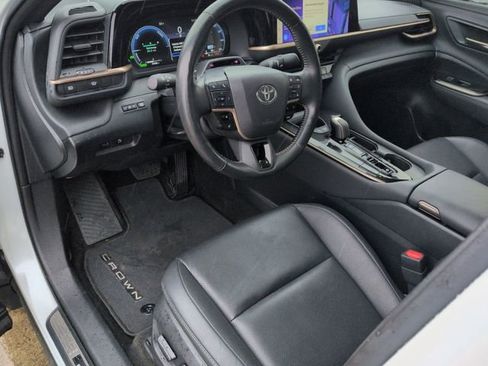 Certified 2024 Toyota Crown Platinum image 11