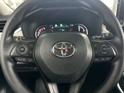 Used 2025 Toyota RAV4 XLE AWD/4WD image 22