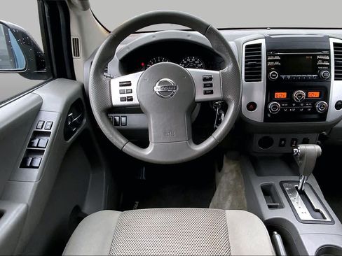 Used 2013 Nissan Frontier SV w/ SV Value Truck Pkg RWD image 6