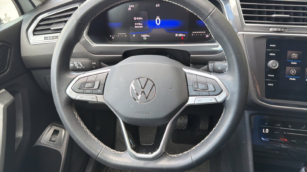 Used 2024 Volkswagen Tiguan SE FWD image 13