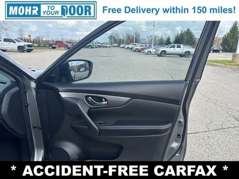 Used 2016 Nissan Rogue SV w/ SV Premium Package image 23