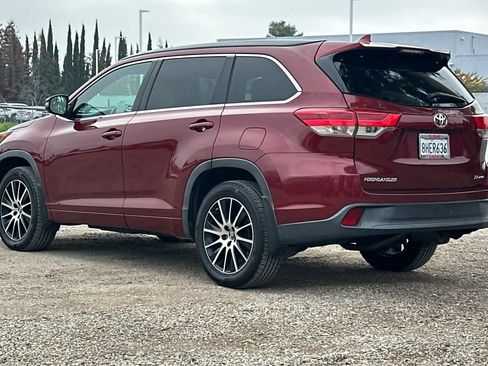 Used 2017 Toyota Highlander SE image 7