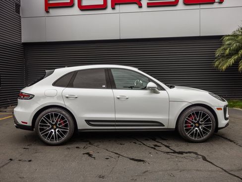 Certified 2025 Porsche Macan S image 10