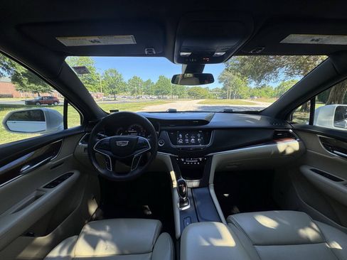 Used 2017 Cadillac XT5 Luxury w/ Driver Awareness Package FWD image 21