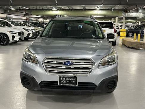 Used 2017 Subaru Outback 2.5i AWD/4WD image 2