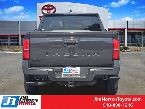 Used 2025 Toyota Tacoma SR5 AWD/4WD image 6