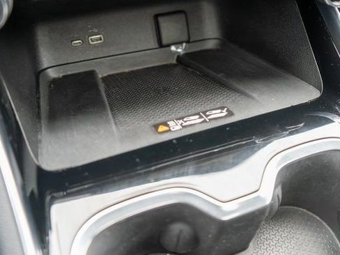 Used 2025 Chevrolet Traverse RS image 35