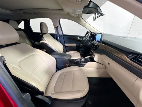 Used 2020 Ford Escape Titanium w/ Titanium Premium Package 2.0 image 31