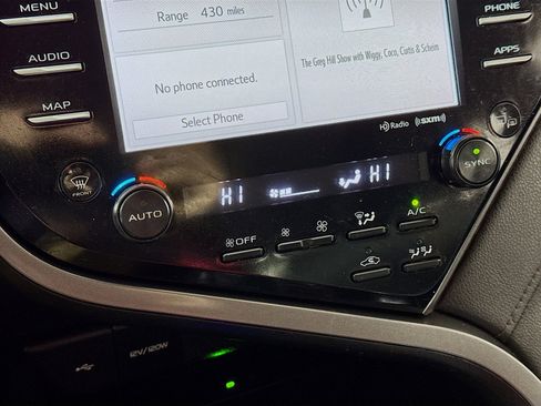 Used 2020 Toyota Camry XLE image 17