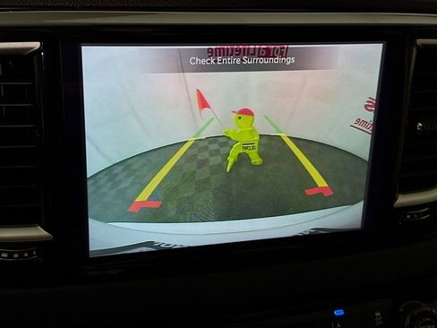 Used 2024 Chrysler Pacifica Touring-L image 6