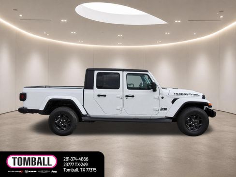 Used 2023 Jeep Gladiator Sport AWD/4WD image 8