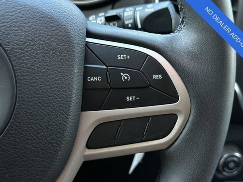 Used 2022 Jeep Cherokee Latitude AWD/4WD image 27