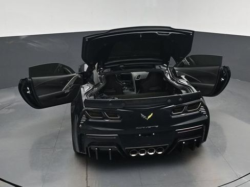 Used 2015 Chevrolet Corvette Z06 w/ 3LZ Preferred Equipment Group RWD image 30