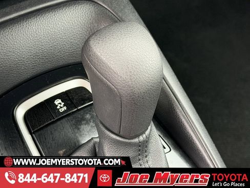 Used 2025 Toyota Corolla LE image 21