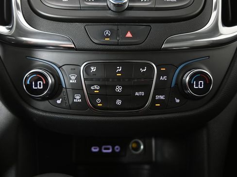 Used 2023 Chevrolet Equinox LT AWD/4WD image 30