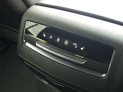 Used 2024 Cadillac Escalade Premium Luxury AWD/4WD image 18