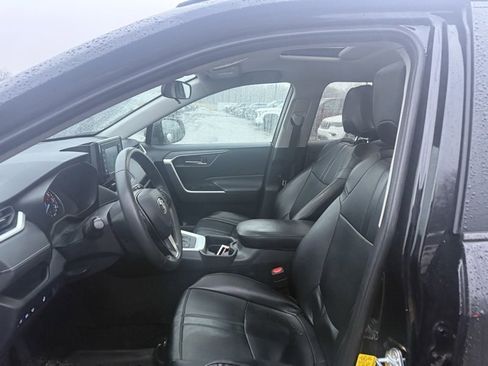 Used 2020 Toyota RAV4 XLE image 10