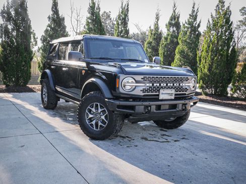 Used 2021 Ford Bronco Badlands image 2