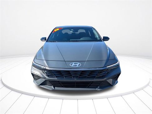 Used 2025 Hyundai Elantra Sport image 17