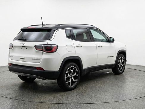 Used 2025 Jeep Compass Limited image 9