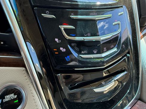 Used 2017 Cadillac Escalade ESV Premium Luxury AWD/4WD image 35