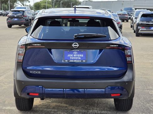 Used 2025 Nissan Kicks SV FWD image 8