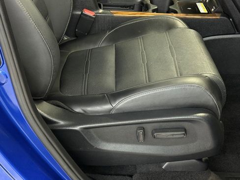 Used 2022 Honda CR-V Touring image 11