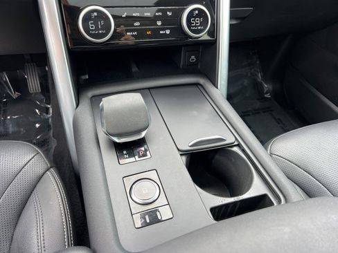 Used 2024 Land Rover Discovery S AWD/4WD image 32