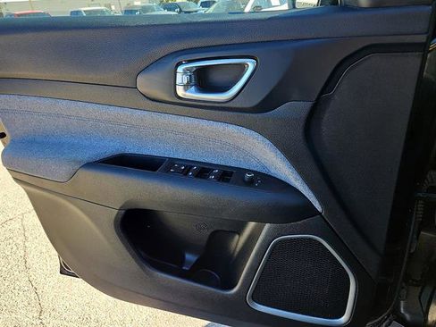 Used 2024 Jeep Compass Sport image 13