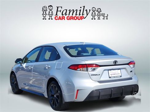 Used 2025 Toyota Corolla SE image 3