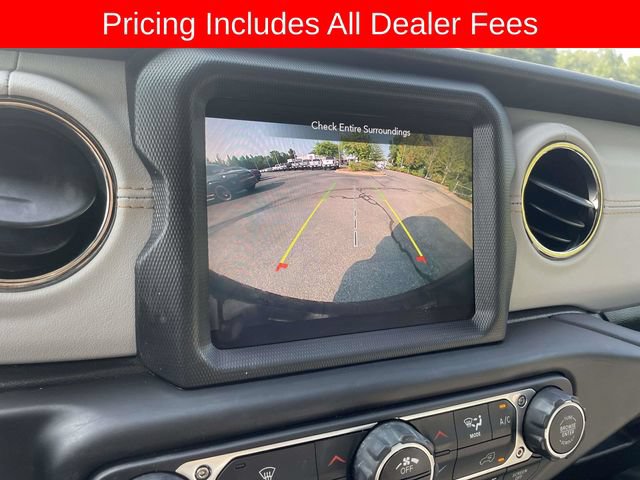 Used 2022 Jeep Wrangler Unlimited Sahara AWD/4WD image 32