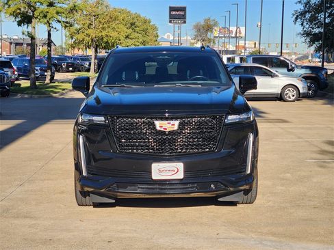 Used 2022 Cadillac Escalade ESV Sport w/ Touring Package image 2