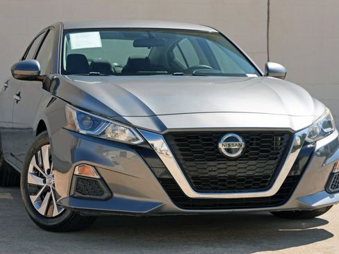 Used 2020 Nissan Altima 2.5 S image 2