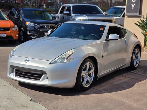 Used 2012 Nissan 370Z Touring RWD image 5