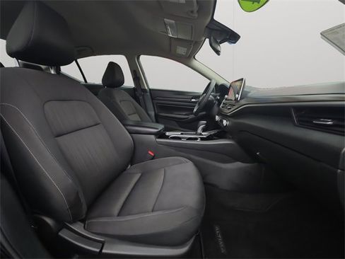 Used 2024 Nissan Altima 2.5 SV image 14